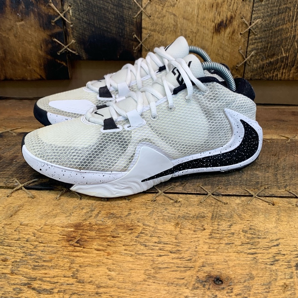 Nike Zoom Freak 1 'Oreo' Giannis MENS Size 8 Basketball Shoes BQ5422 101.